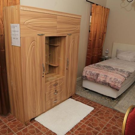 Coco Palm Bed & Breakfast Windhoek Bagian luar foto