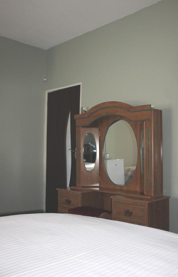 Coco Palm Bed & Breakfast Windhoek Bagian luar foto