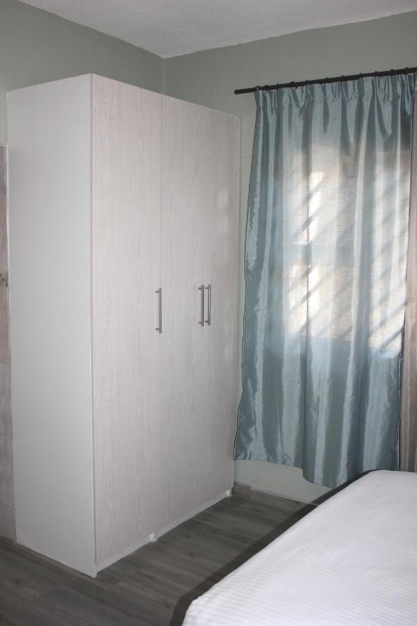 Coco Palm Bed & Breakfast Windhoek Bagian luar foto