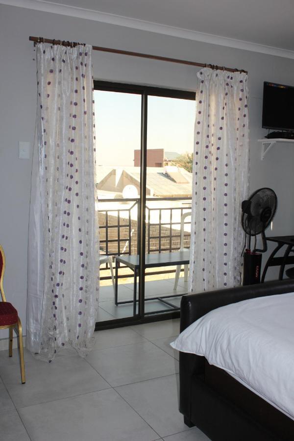 Coco Palm Bed & Breakfast Windhoek Bagian luar foto