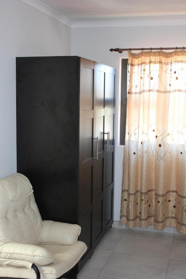 Coco Palm Bed & Breakfast Windhoek Bagian luar foto
