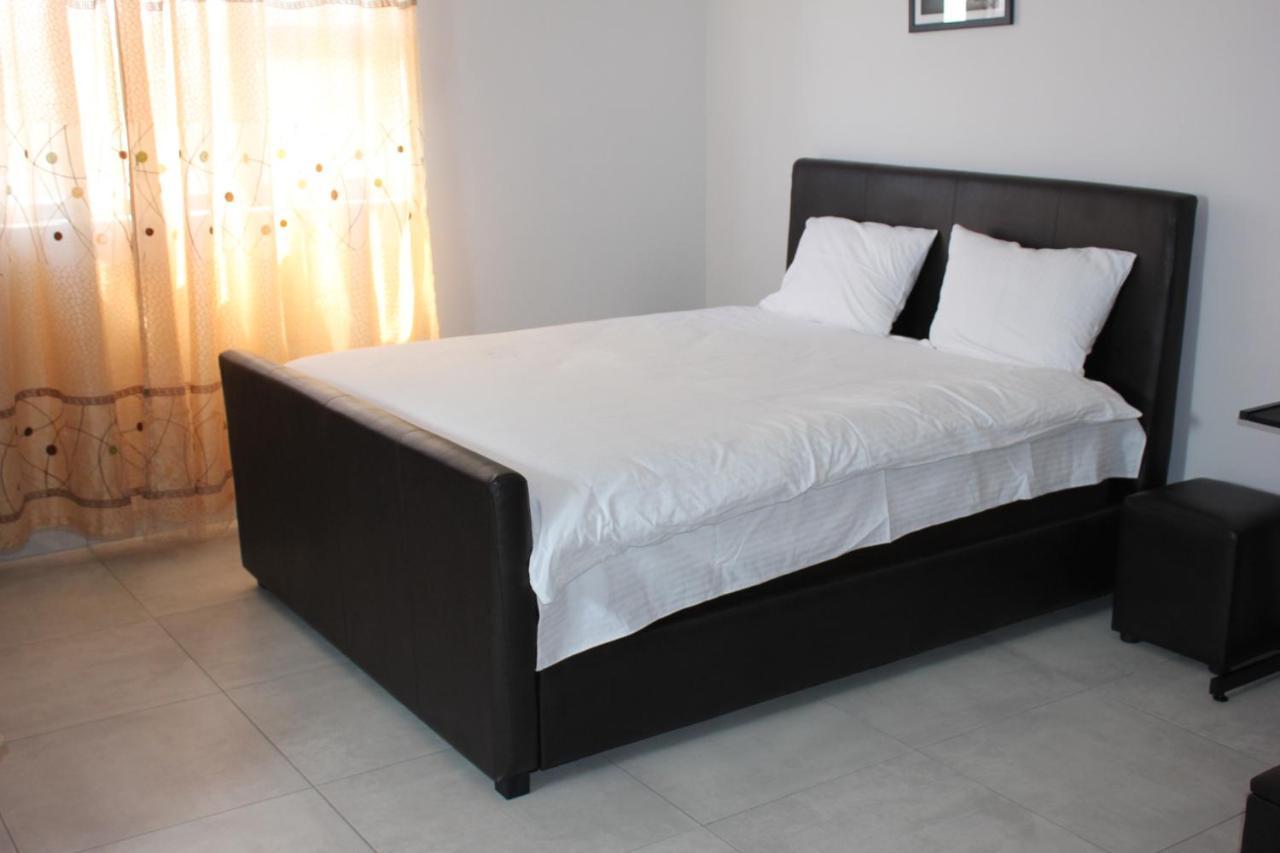 Coco Palm Bed & Breakfast Windhoek Bagian luar foto