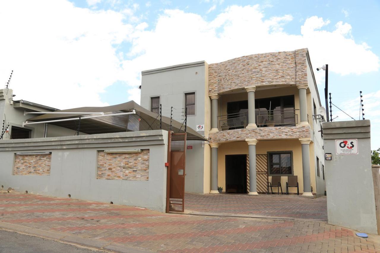 Coco Palm Bed & Breakfast Windhoek Bagian luar foto