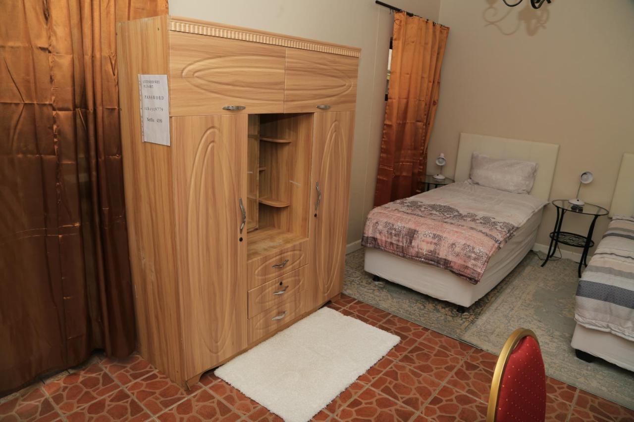 Coco Palm Bed & Breakfast Windhoek Bagian luar foto