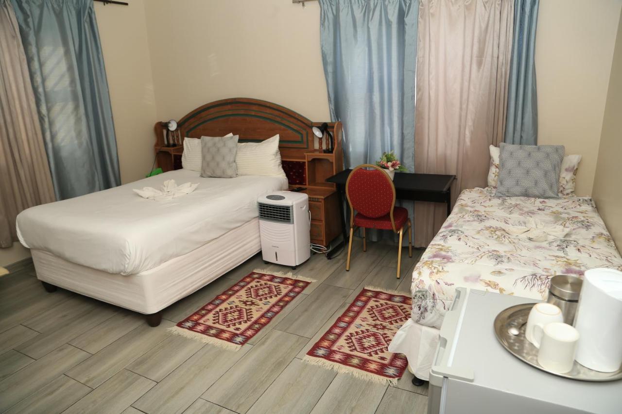Coco Palm Bed & Breakfast Windhoek Bagian luar foto
