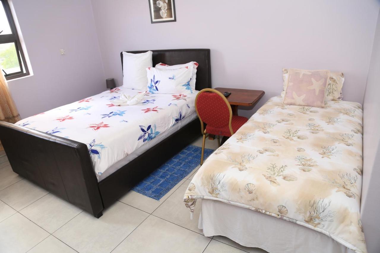 Coco Palm Bed & Breakfast Windhoek Bagian luar foto