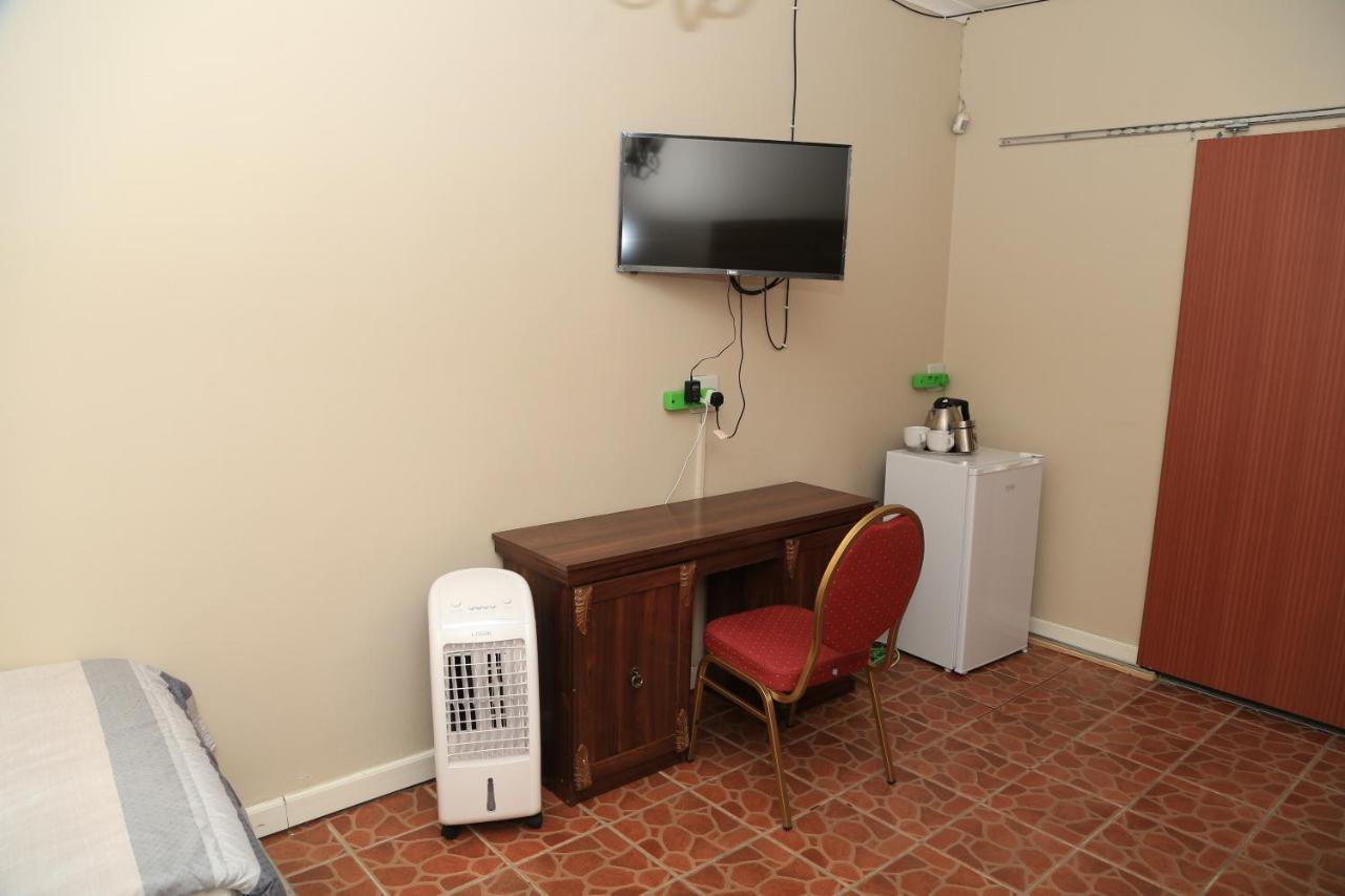 Coco Palm Bed & Breakfast Windhoek Bagian luar foto