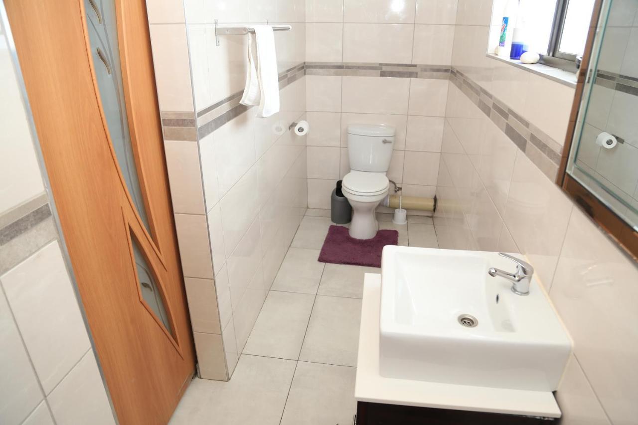 Coco Palm Bed & Breakfast Windhoek Bagian luar foto