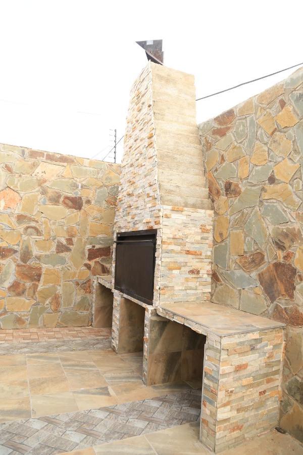 Coco Palm Bed & Breakfast Windhoek Bagian luar foto