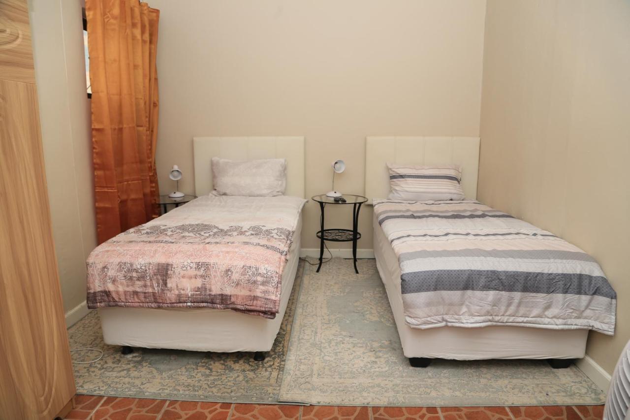 Coco Palm Bed & Breakfast Windhoek Bagian luar foto