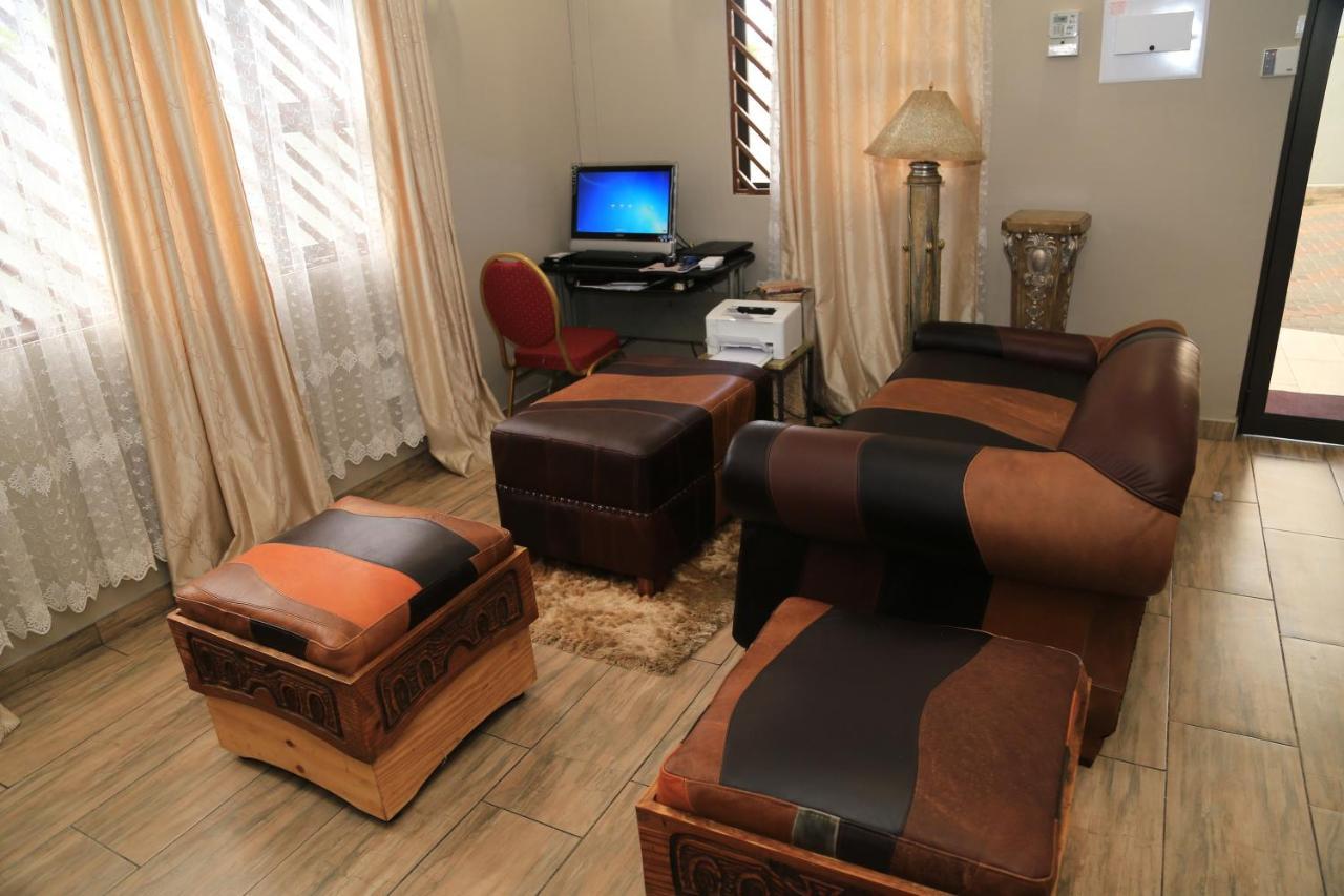 Coco Palm Bed & Breakfast Windhoek Bagian luar foto