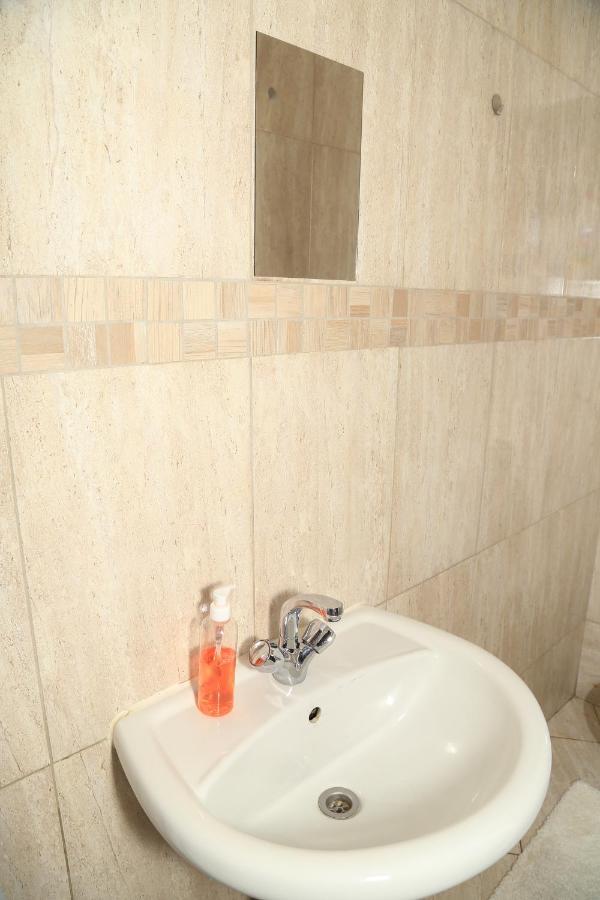 Coco Palm Bed & Breakfast Windhoek Bagian luar foto